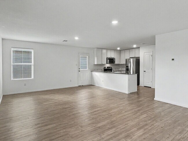 Foto del edificio - Comfortable 3-Bedroom/2-Bath in Growing Far Northwest