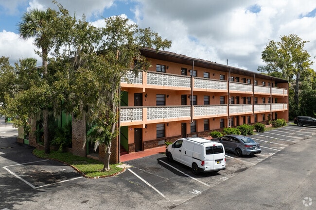 Building Photo - Fountainview Apartment Complex