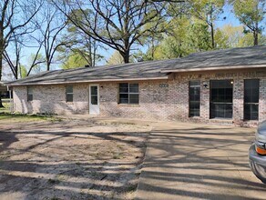Building Photo - 300 Slayden St