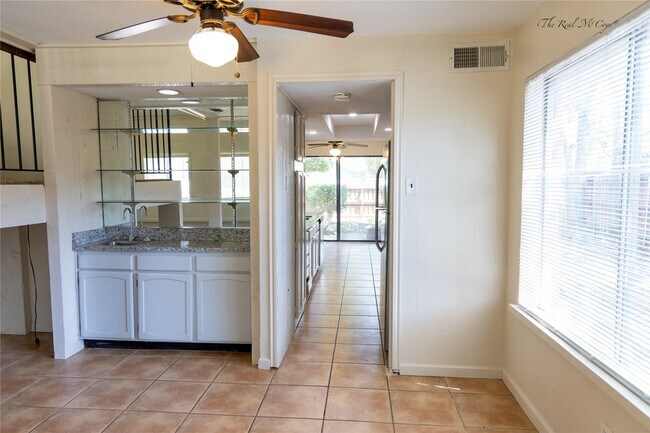 Building Photo - 3101 Raintree Dr