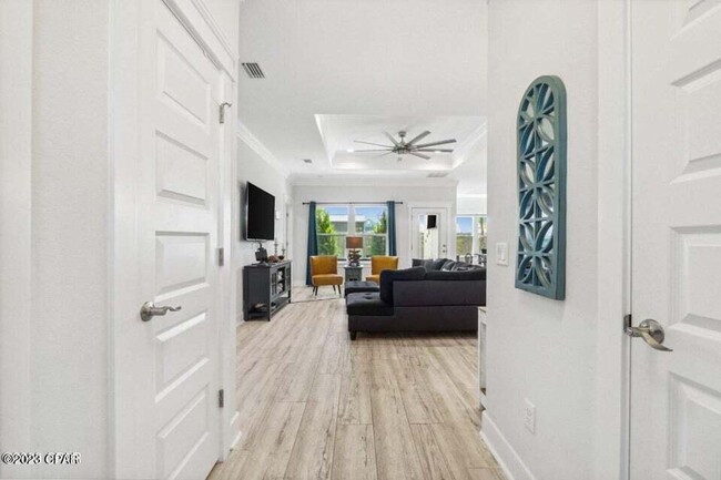 Building Photo - Beautiful fully furnished beach home