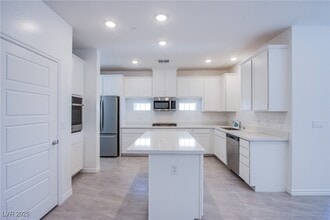 Building Photo - 2555 Hampton Rd