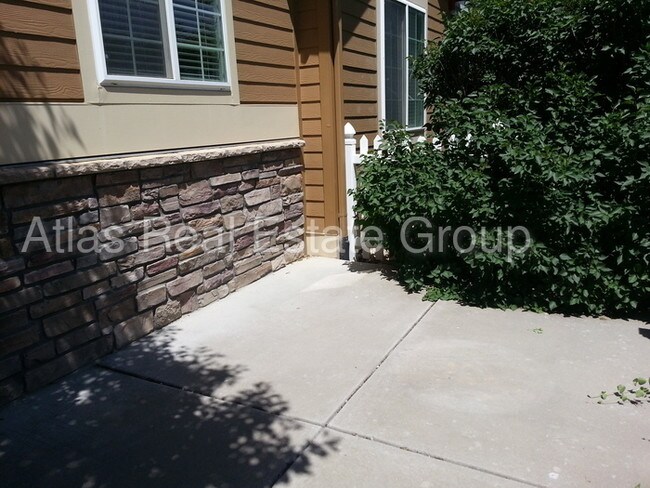 Building Photo - 1144 Village Cir