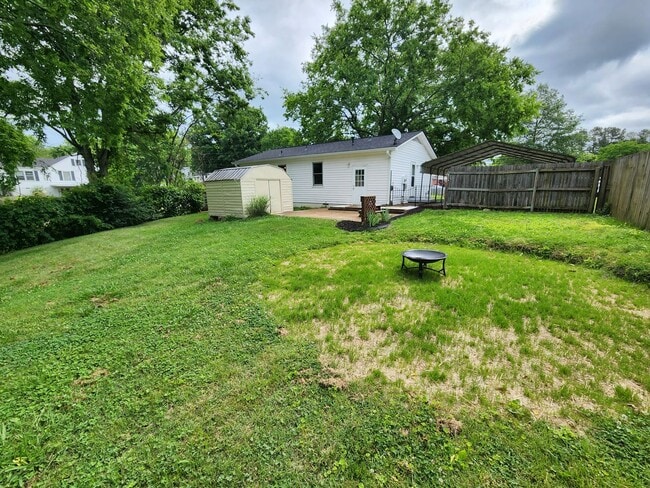 Foto del edificio - AMAZING 1 Level Columbia, TN Charmer!