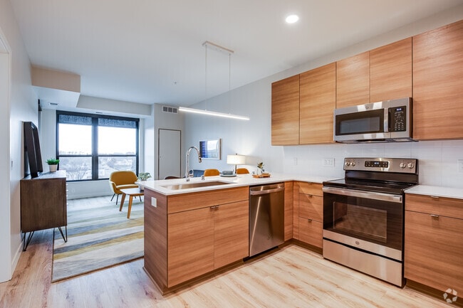 1BR, !BA - 684SF - Ratio