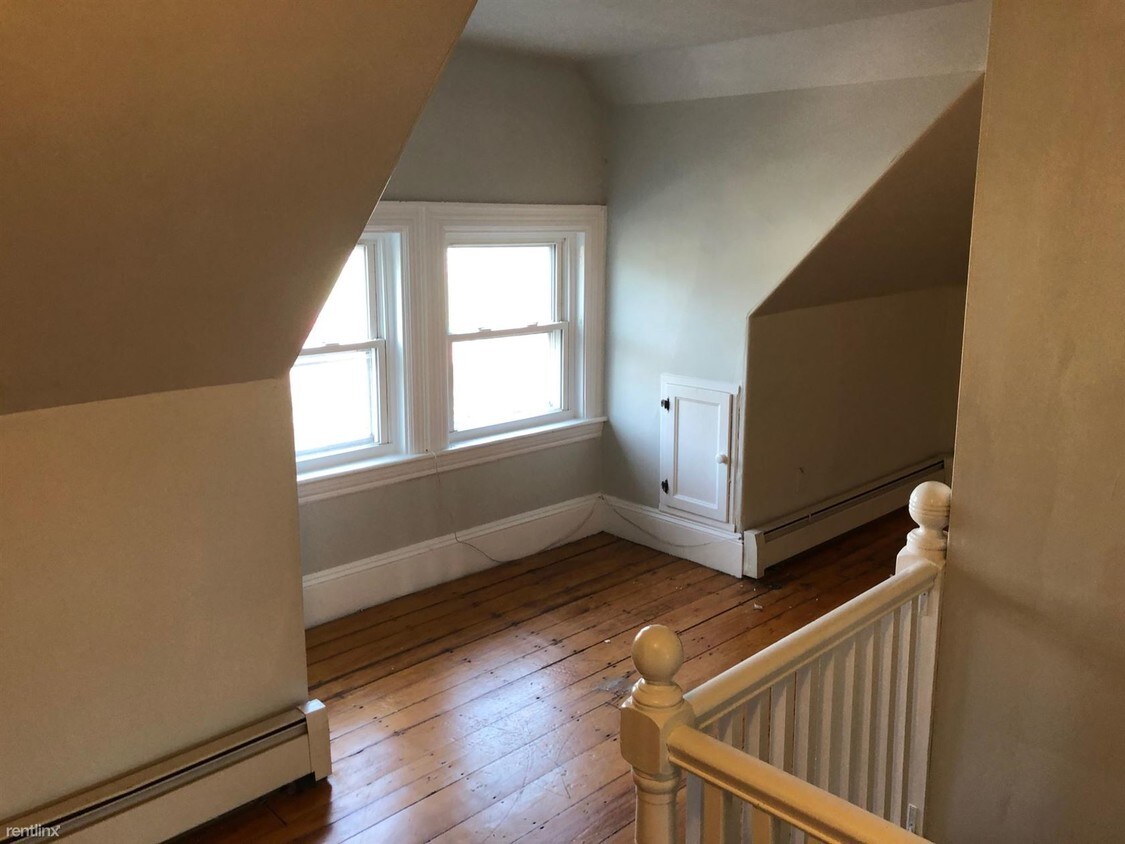 Primary Photo - 147 Kent St