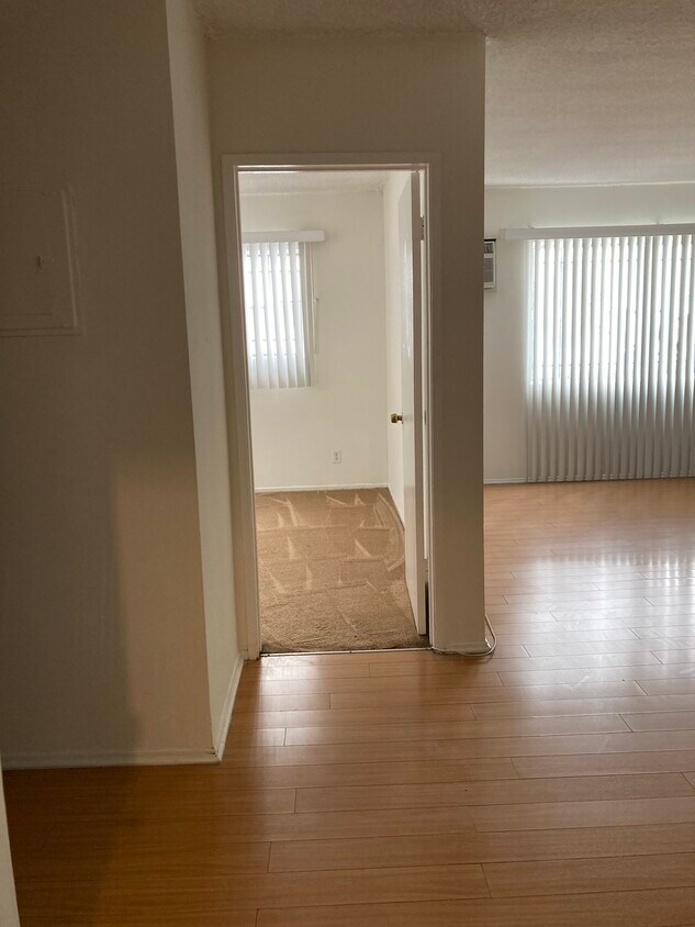 Foto principal - 1725 N Normandie Ave