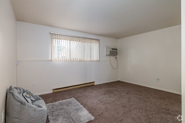 1 habitación, 1 baño - 500 pies cuadrados - Sala de estar - Walden Woods Apartments