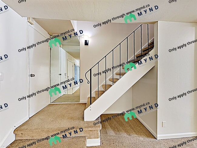 Building Photo - 3 br, 1.5 bath Townhome - 2135 Cerro Terbi Ct