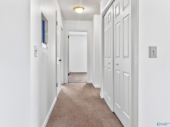 Foto del edificio - 6209 Friar Tuck Dr NW
