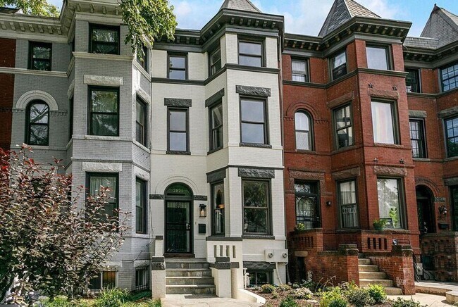 Building Photo - 2825 13th St NW