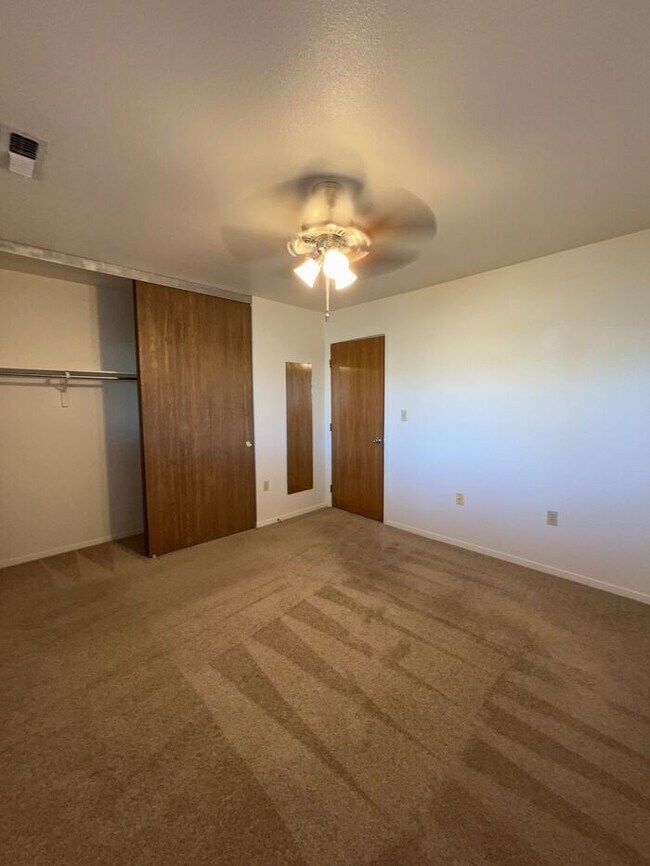 Building Photo - 1373 Dakota Dr