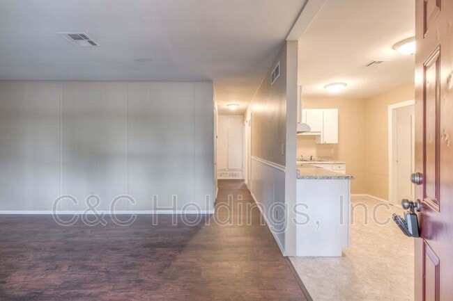 Building Photo - 212 201st E Ave