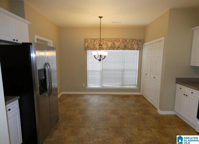 Building Photo - 606 Parkside Cir