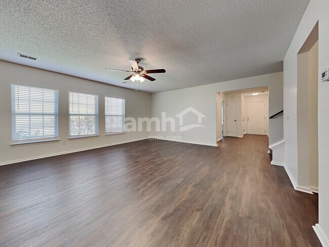 Foto del edificio - 118 Larkspur Dr