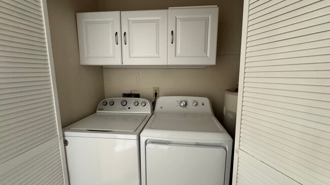 Building Photo - First Floor Updated Condo 1 Bed/ 1 Bath Lo...