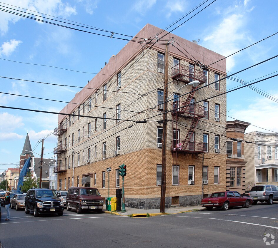 Overlook Terrace North Apartments in West New York, NJ