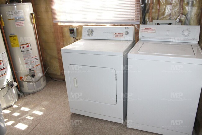 Foto del edificio - 526 S Whitcomb St