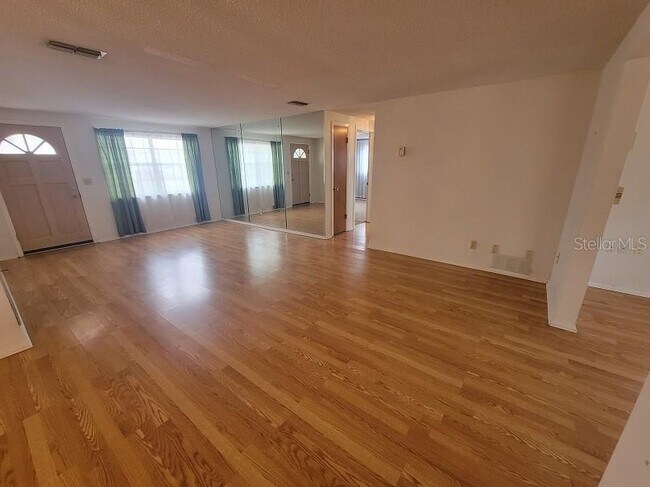 Foto del edificio - 4010 Cluster Dr