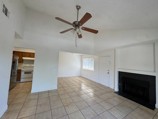 Building Photo - 1190 S Winery Ave