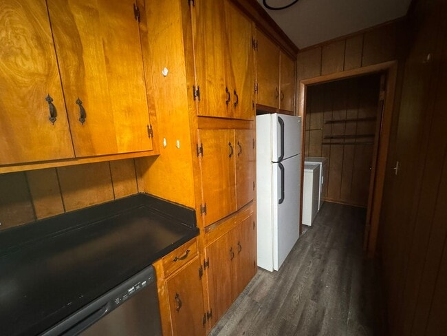 Building Photo - 100 Jaeckel St