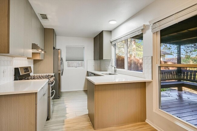 Building Photo - 8101 Ceberry Dr