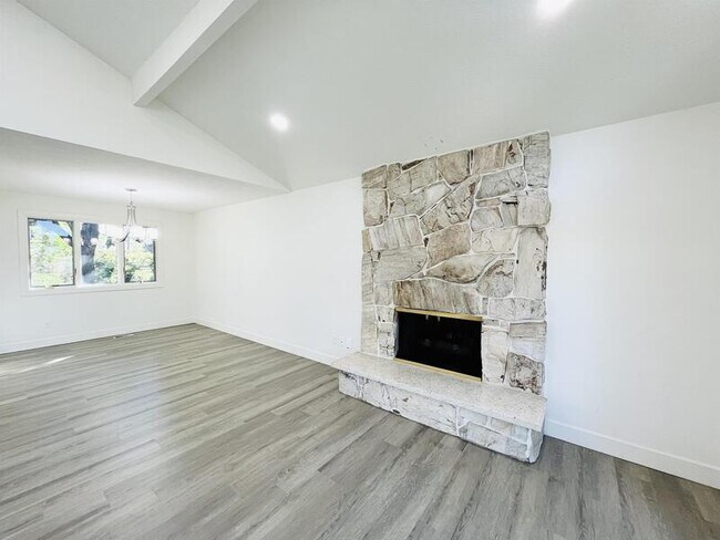 Foto del edificio - 1294 Mockingbird Ln
