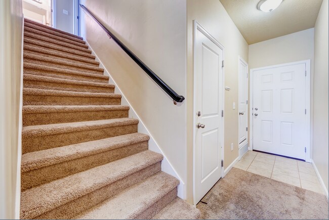 Foto del edificio - 4299 N Cresthaven Ln