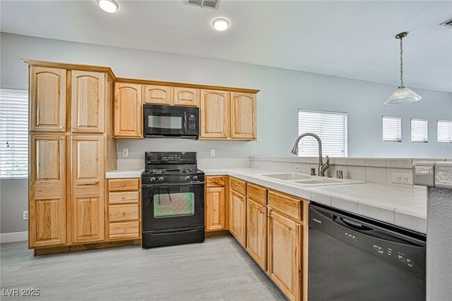 Building Photo - 705 Trixis Pl