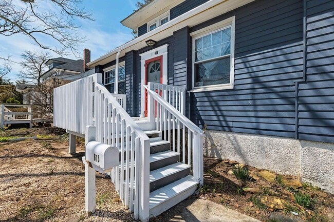 Building Photo - 615 Shore Rd