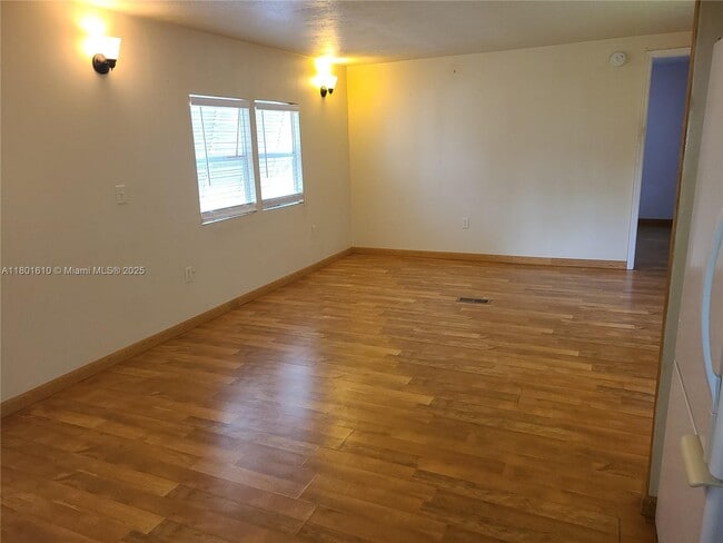 Foto del edificio - 21711 NW 7th Ct