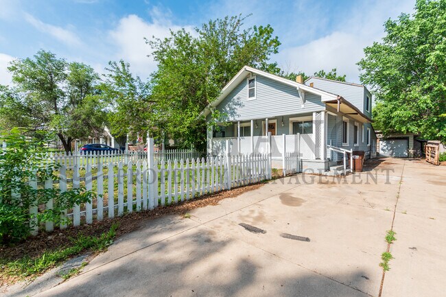 Foto del edificio - 719 S Glenn St