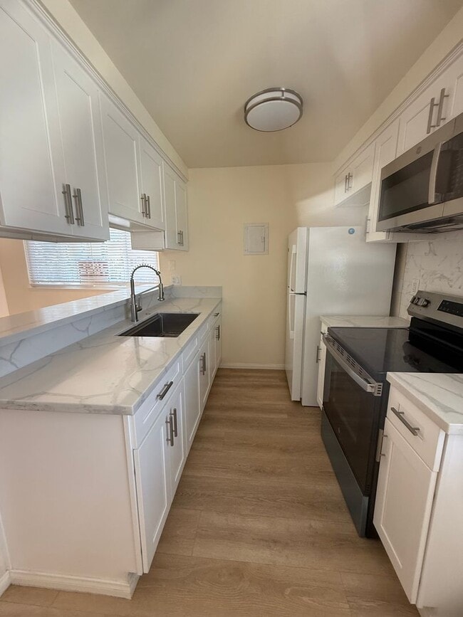 Building Photo - Newbury Park Condo - Two Bedroom one bath located in Newbury Park