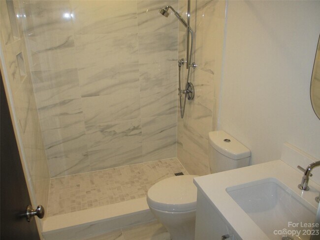 Building Photo - 501 Fenton Pl