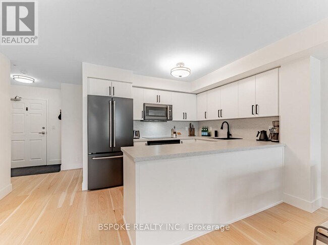 Building Photo - 245-245 Davisville Ave