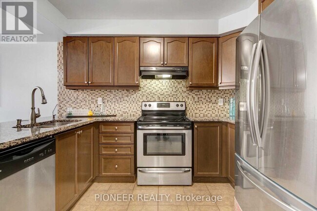 Photo du bâtiment - 15 Colonel Frank Ching Cres