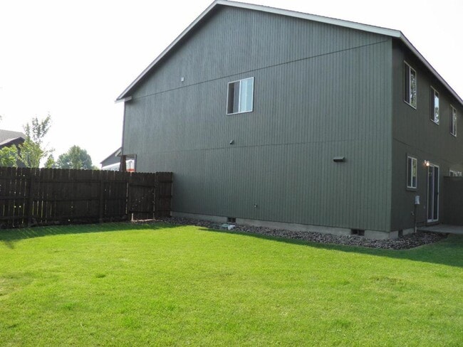 Building Photo - 588