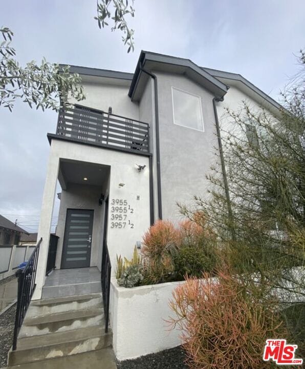 Building Photo - 3955 1/2 S Budlong Ave