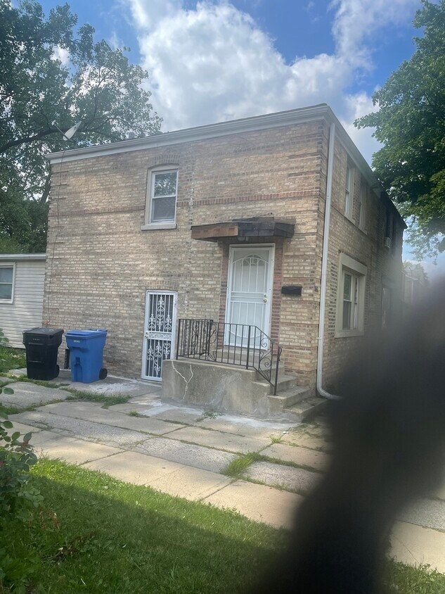 9842 S Yates Blvd, Chicago, IL 60617 Townhome Rentals in Chicago IL