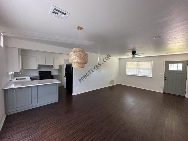 Foto del edificio - 1300 NW 102nd St