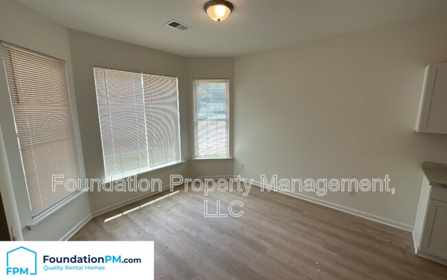 Foto del edificio - 346 Delta Rd