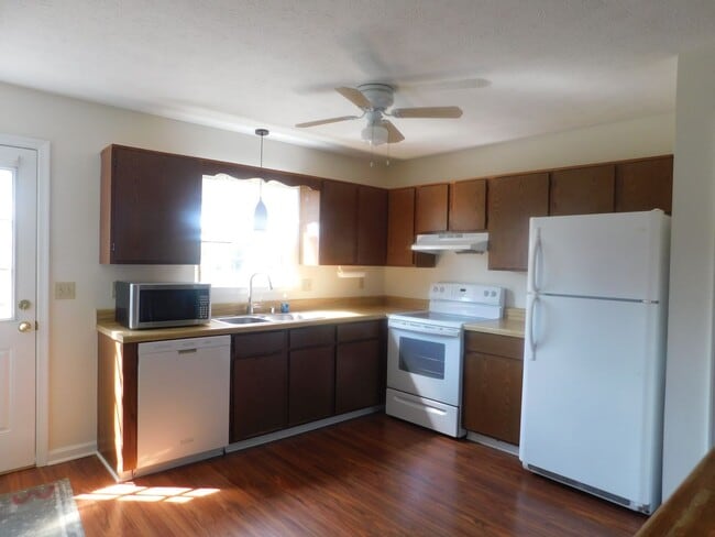 Foto del edificio - 212 Hunter Run Rd