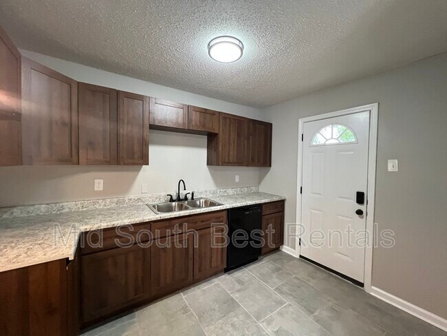 Building Photo - 2757 Lola Ave