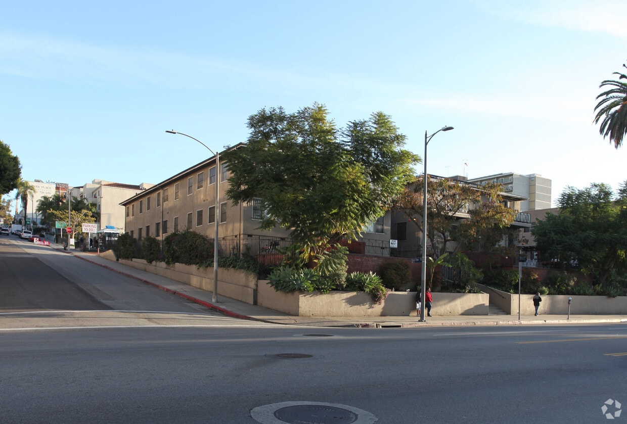 Primary Photo - 2325 W 6th St