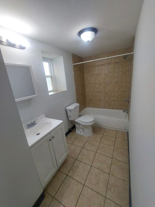 Foto del edificio - 4038 W Dickens Ave