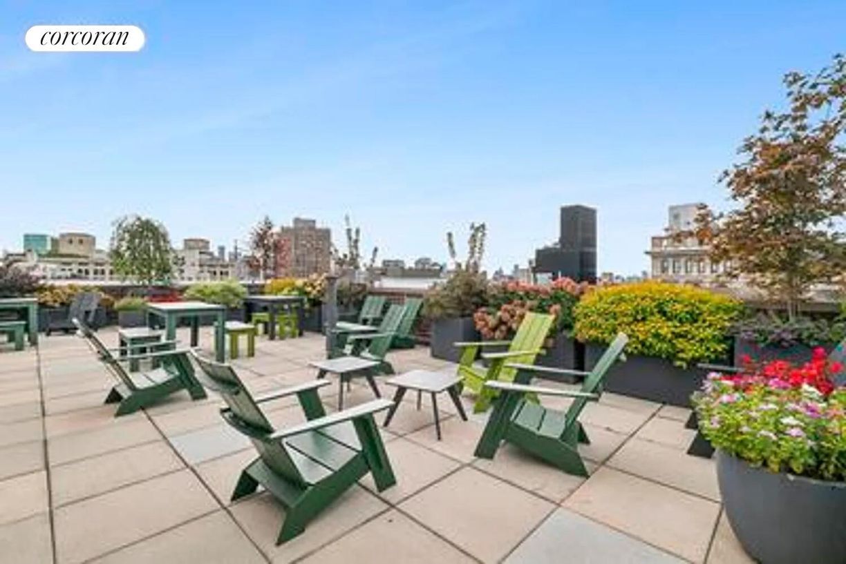 Foto del edificio - 77 E 12th St