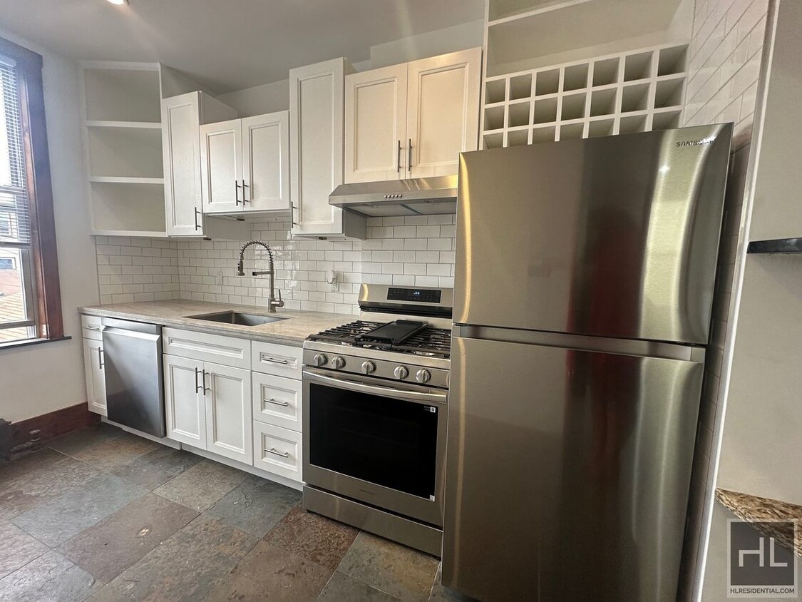 Primary Photo - 80 80th St