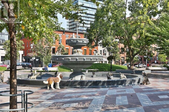 Photo du bâtiment - 55f-755 Front St E