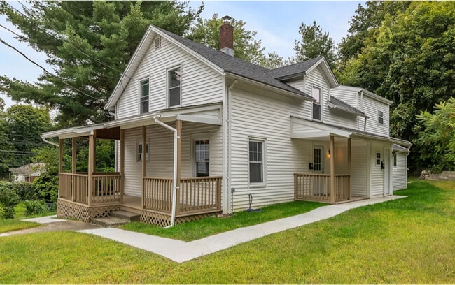 Building Photo - 32 Christine St