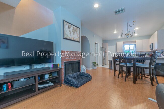Foto del edificio - Stunning 2 Bedroom Townhouse in a Peaceful Neighborhood